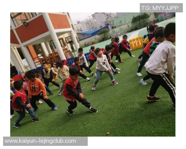 快乐踢球歌幼儿足球儿歌让孩子们在欢声笑语中爱上运动与团队合作 快乐踢球歌幼儿足球儿歌让孩子们在欢声笑语中爱上运动与团队合作